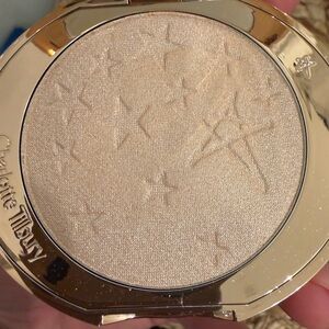 Charlotte Tilbury Luminous Star-Pressed Highlighter — Champagne Gold